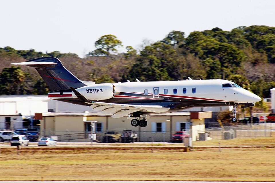 Bombardier Challenger 3500 exterior photograph