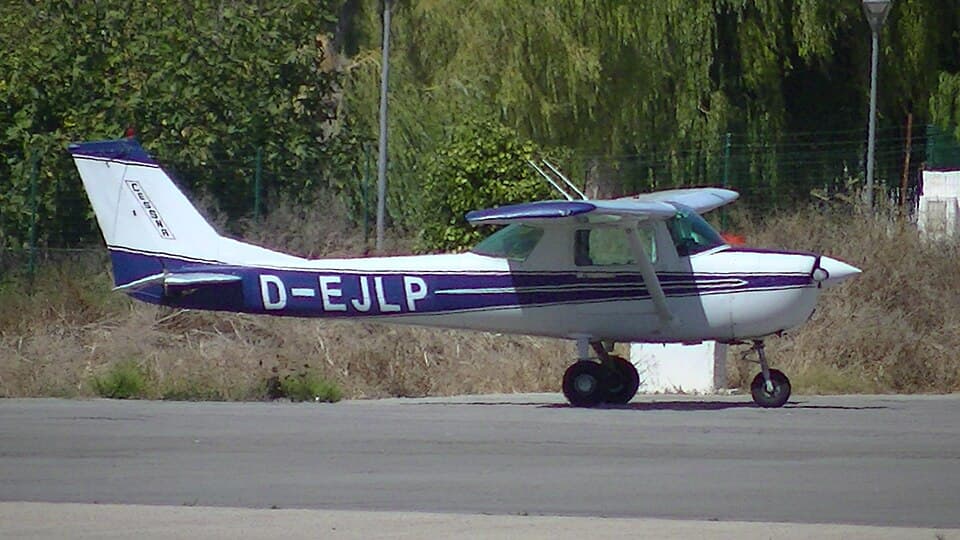 Cessna 150J exterior photograph