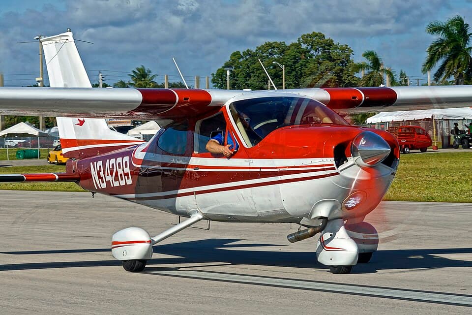 Cessna 177 Cardinal exterior photograph