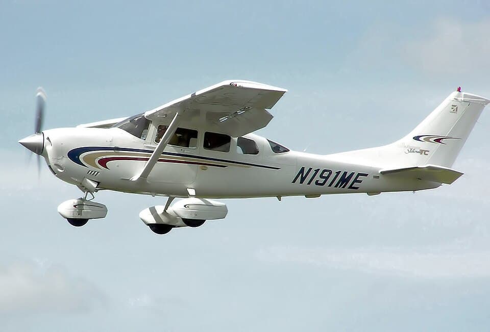 Cessna 206H Stationair exterior photograph
