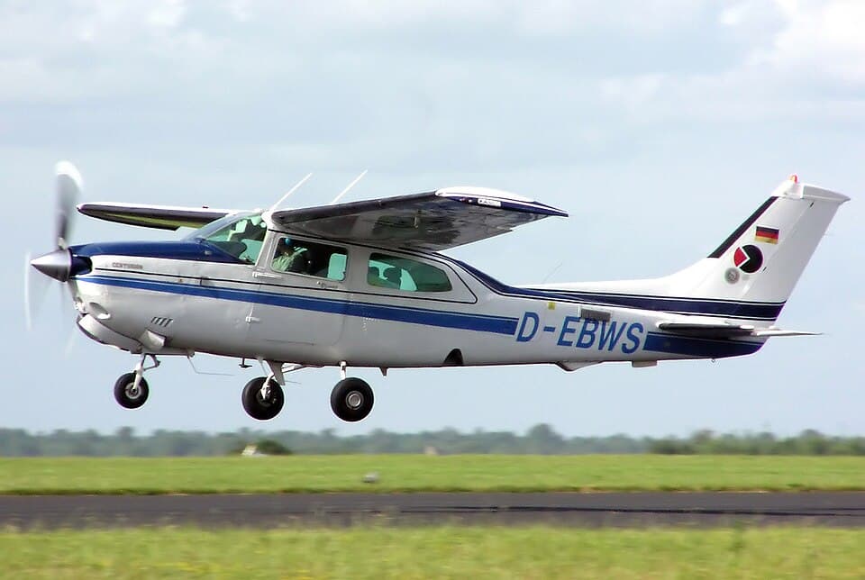 Cessna 210 Centurion exterior photograph