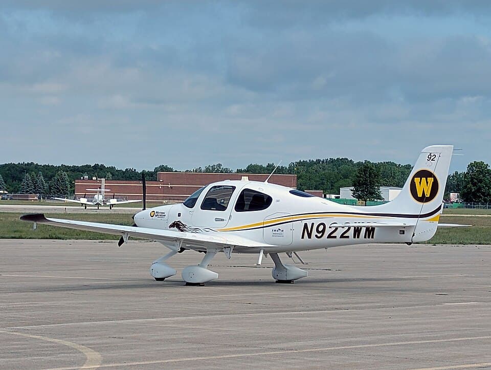 Cirrus SR20 TRAC20 G7 exterior photograph