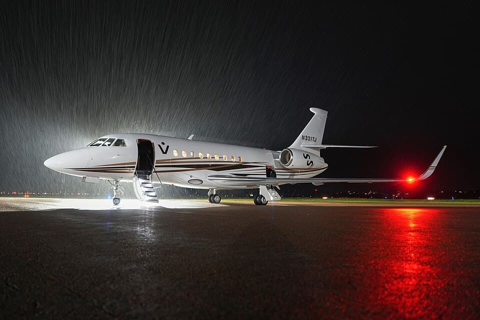 Dassault Falcon 2000LXS exterior photograph