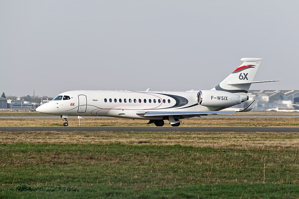 Dassault Falcon 6X exterior photograph