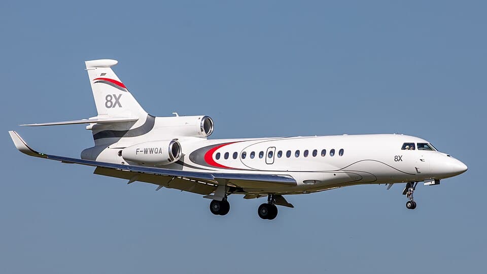 Dassault Falcon 8X exterior photograph