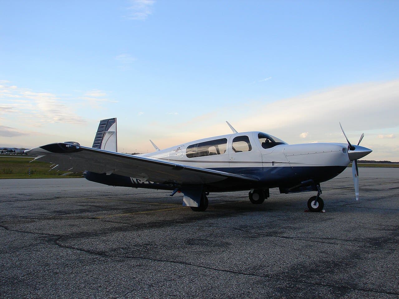 Mooney M20 series exterior photograph