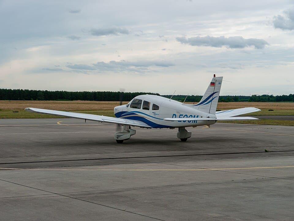 Piper Archer II exterior photograph