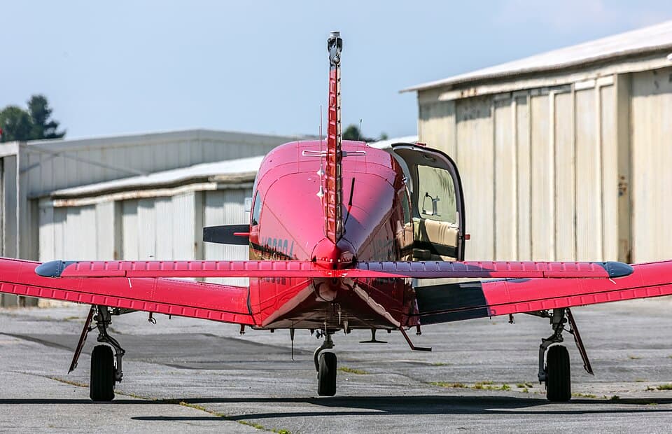 Piper Cherokee Arrow exterior photograph