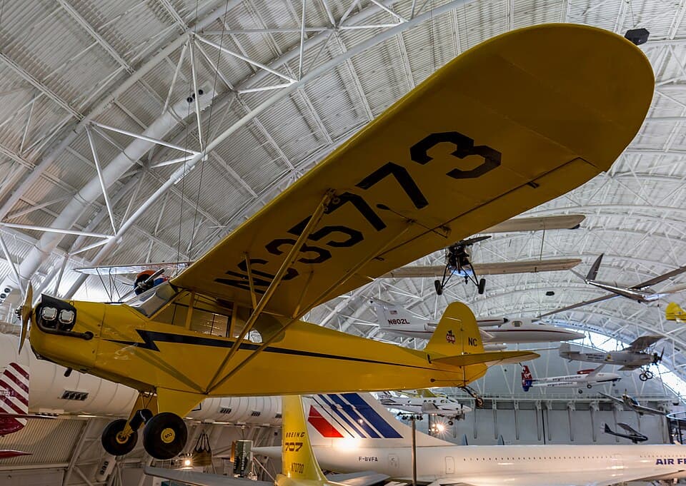 Piper J-3 Cub exterior photograph