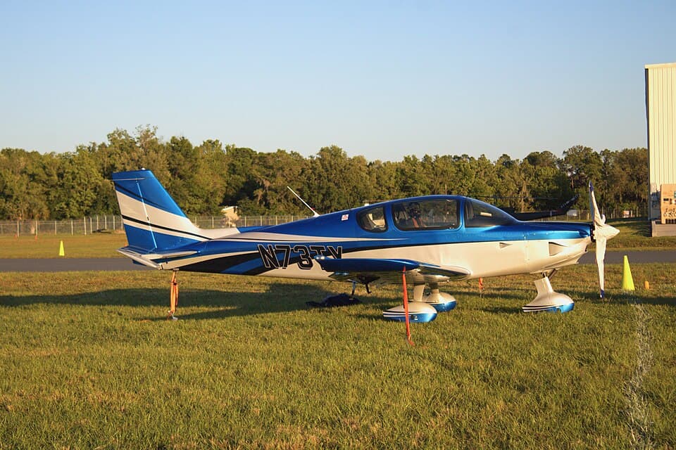 Sling TSi exterior photograph