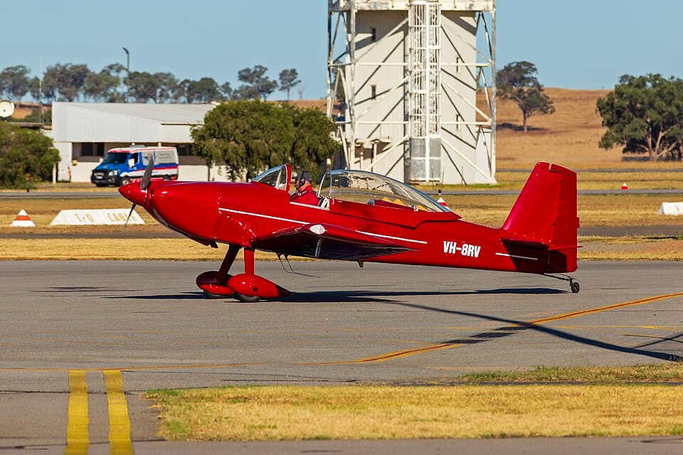 Van’s RV-8 exterior photograph